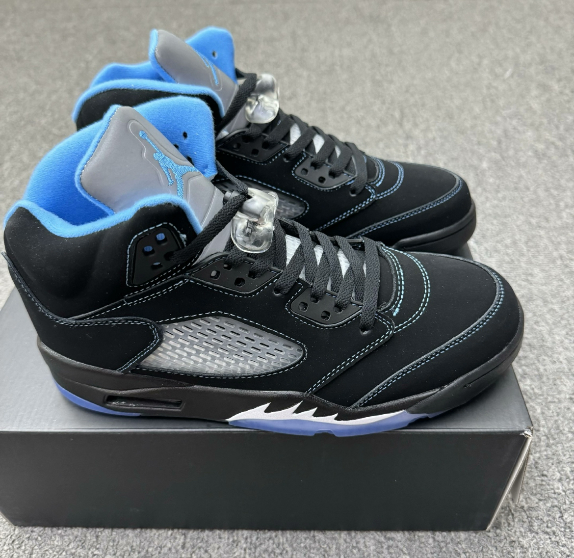 Air Jordan 5 Retro "Black University Blue"