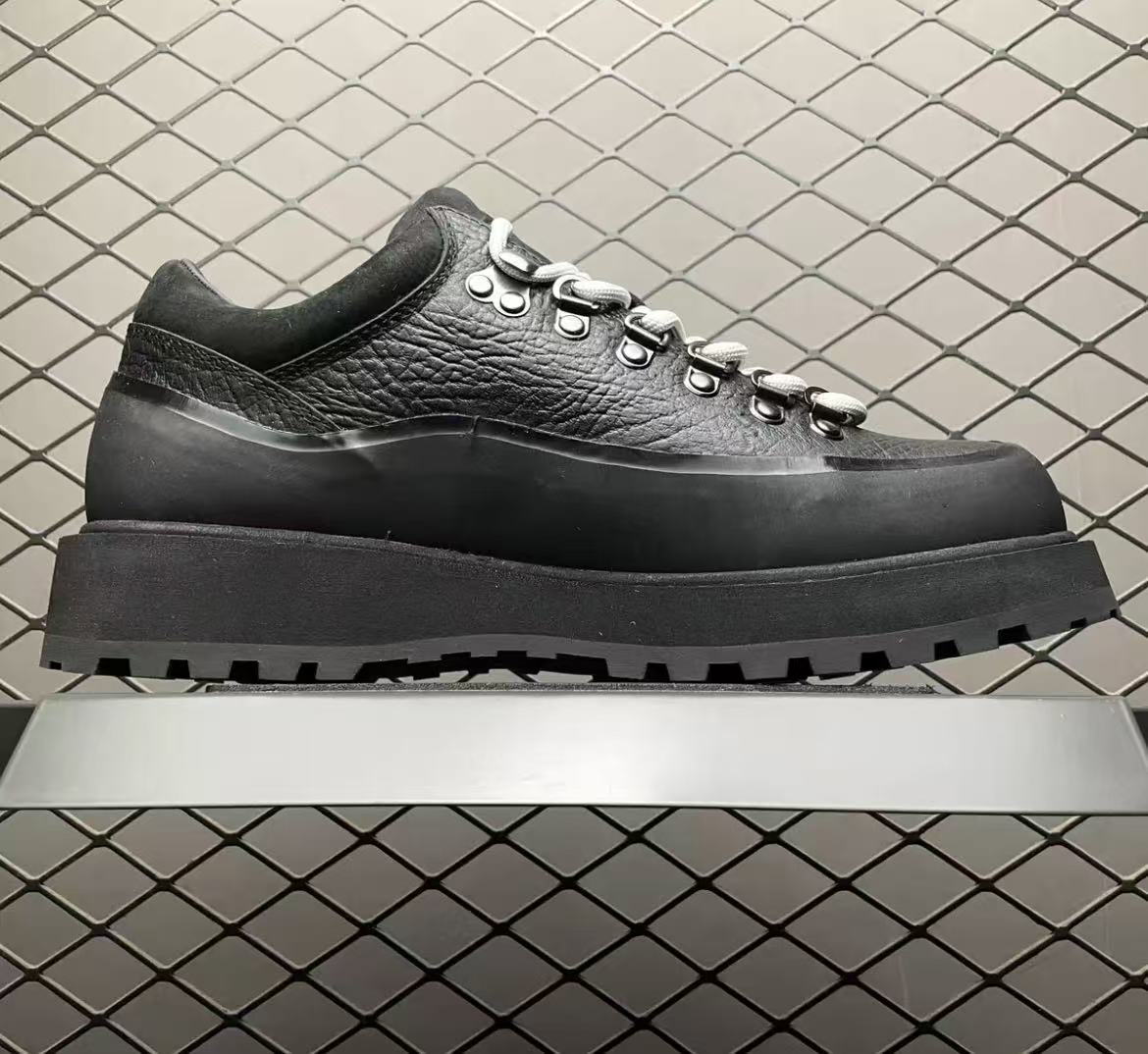 Ummcor Low Cut Hiking Boots