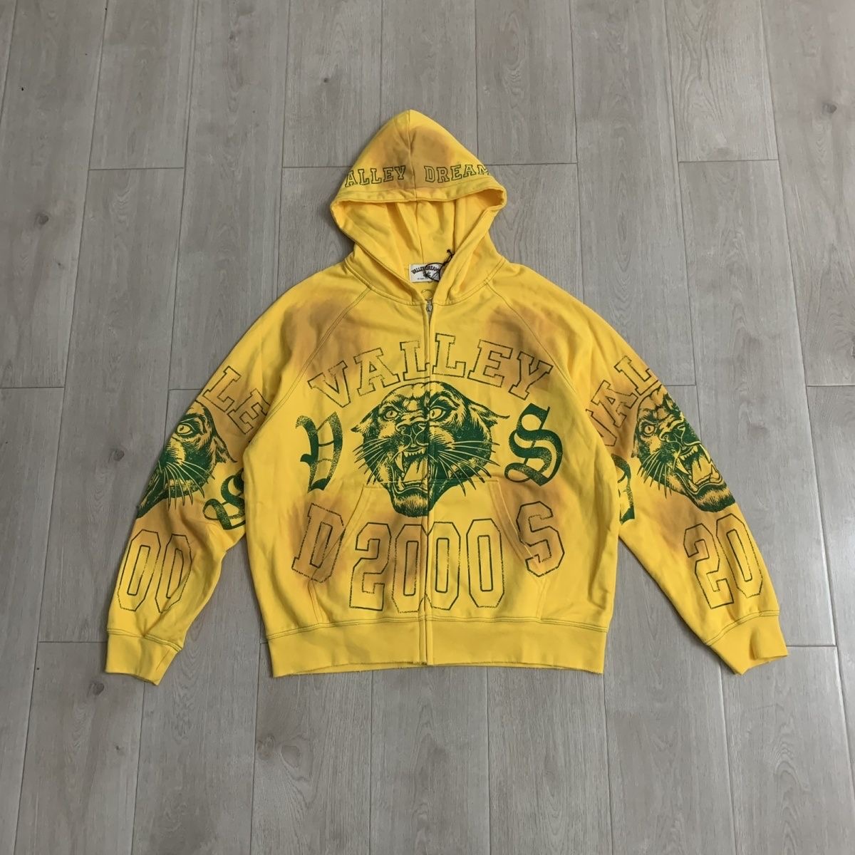 Valley 2000 Tiger Graphic Zip Up Hoodie