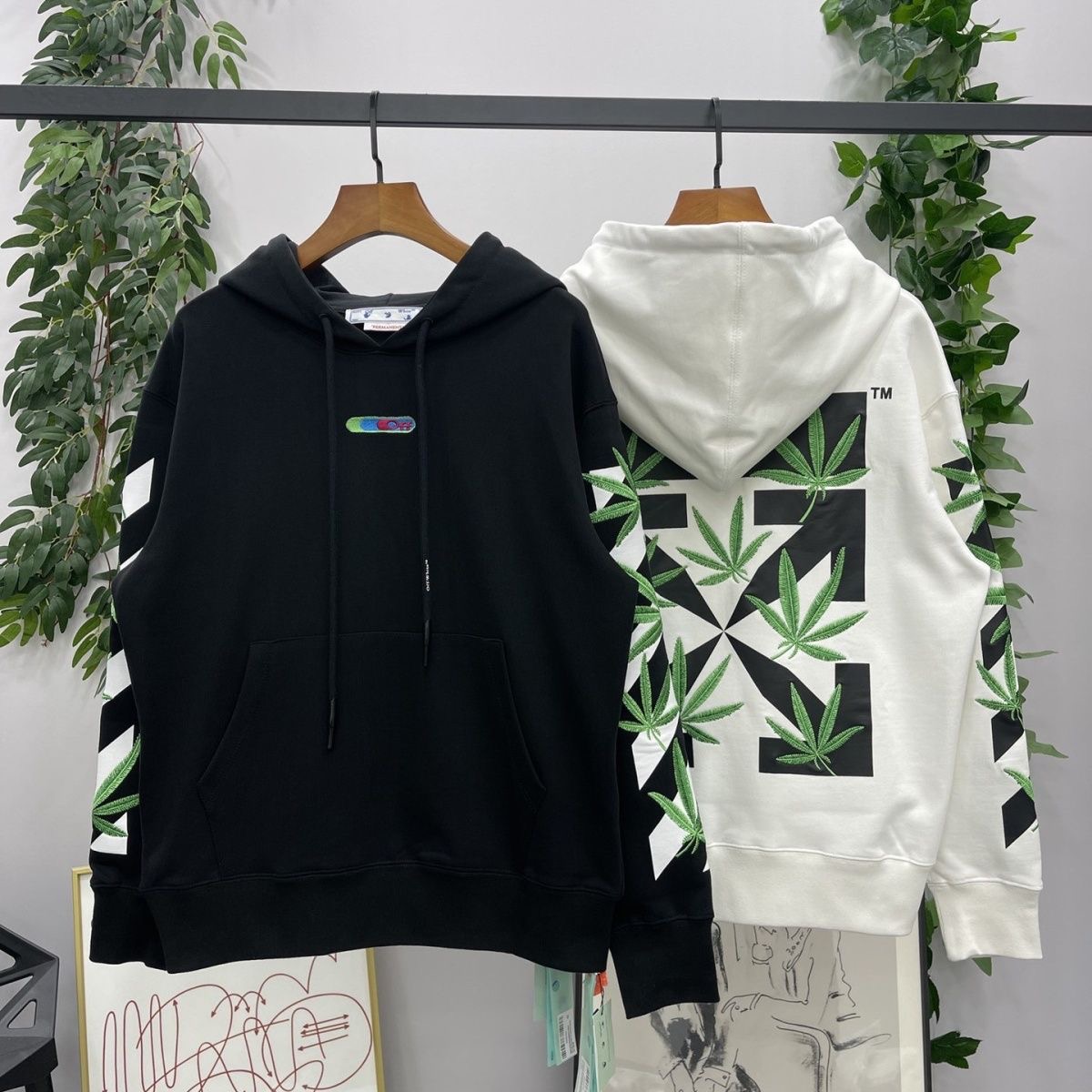 1:1 Version Back Embroidered Leaf Hoodie 2 Colors