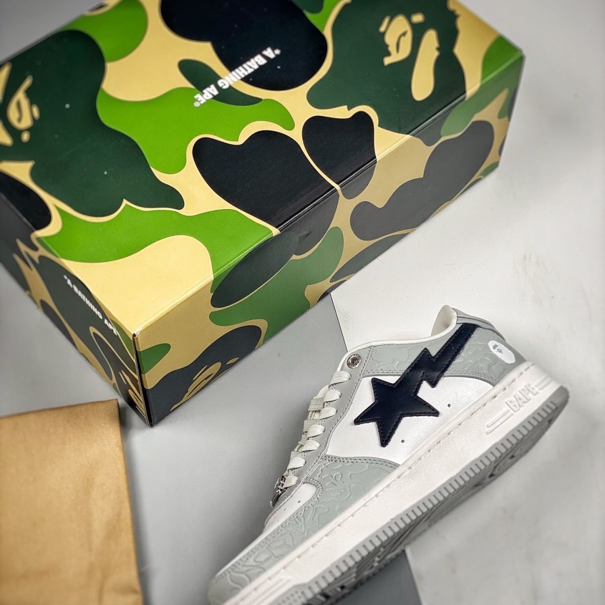 Black Star Logo Shoes Grey White