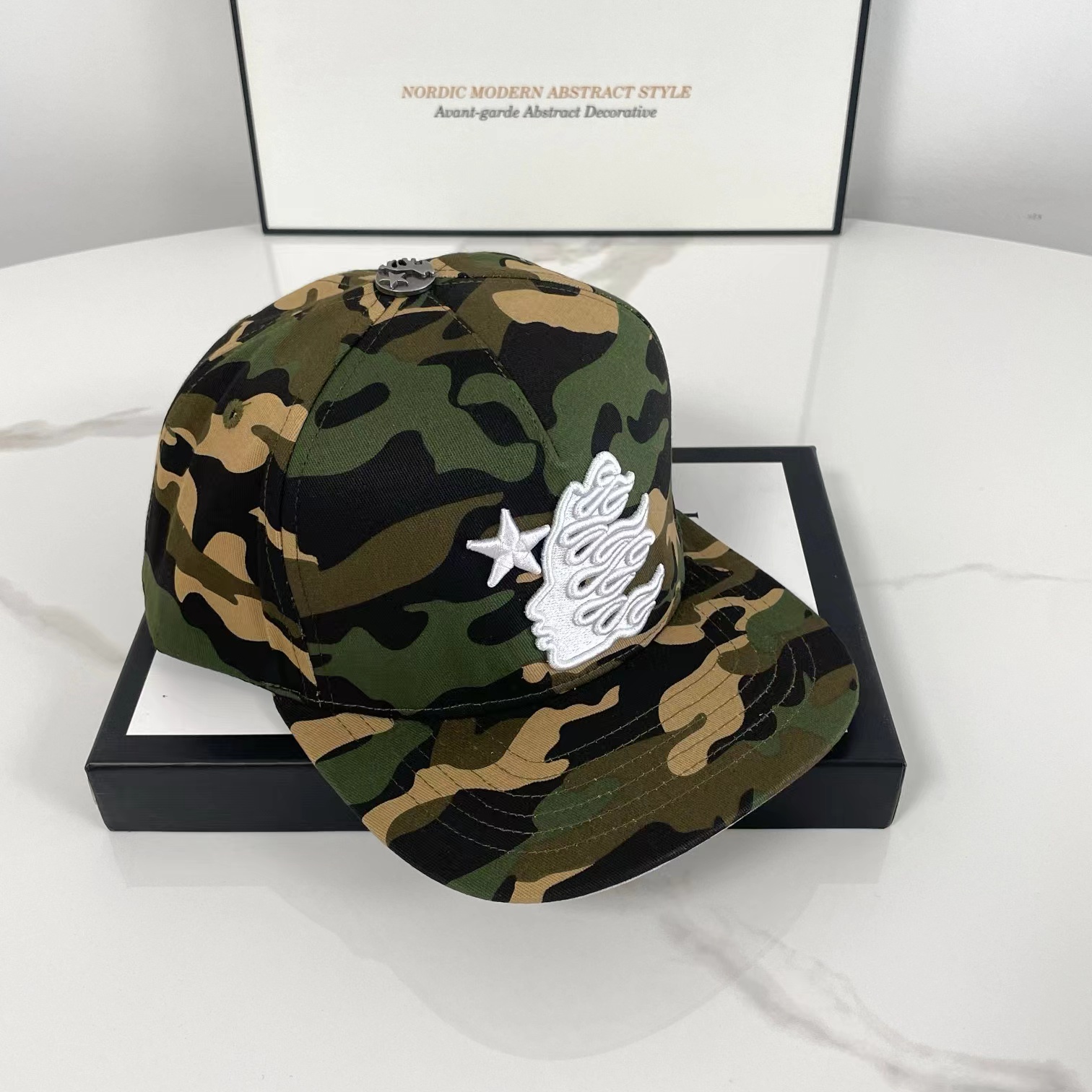 Camo color fashion cap