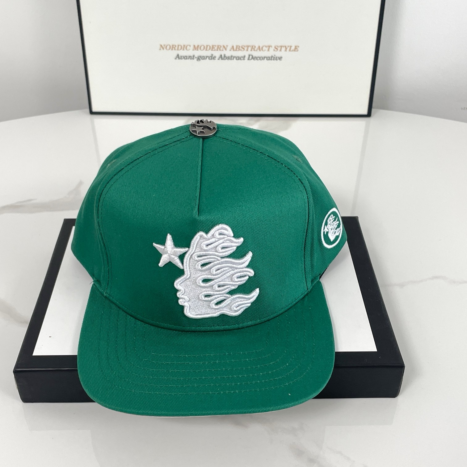 Green embroidery fashion cap