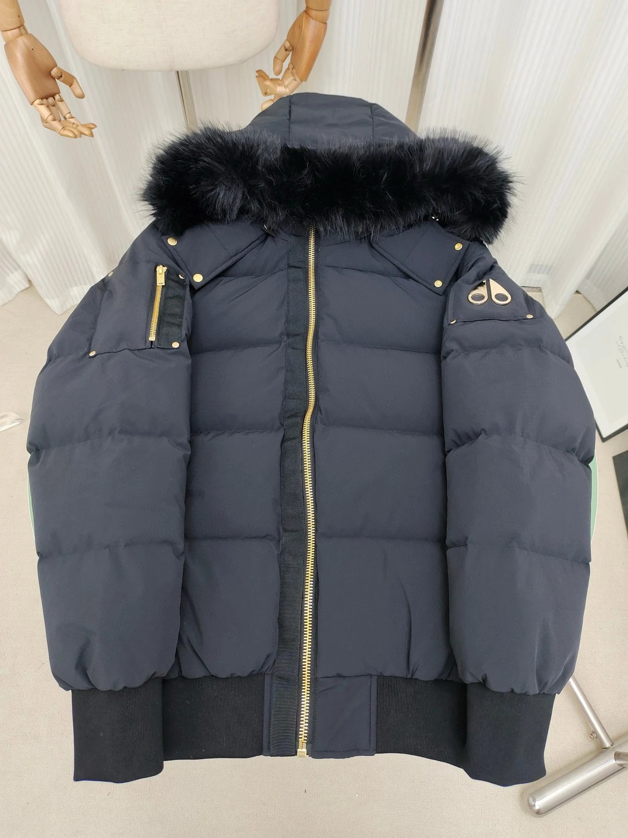1:1 Best Quality Moose Kunckles Down Jacket Black Color Goden Zipper with NFC
