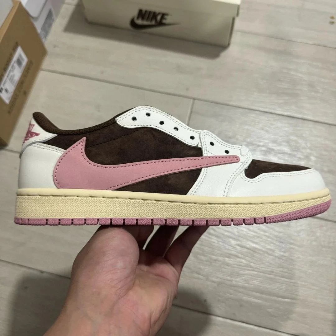 Air Jordan 1 Travis Scott Low Retro Dark Pony Pink Oxford