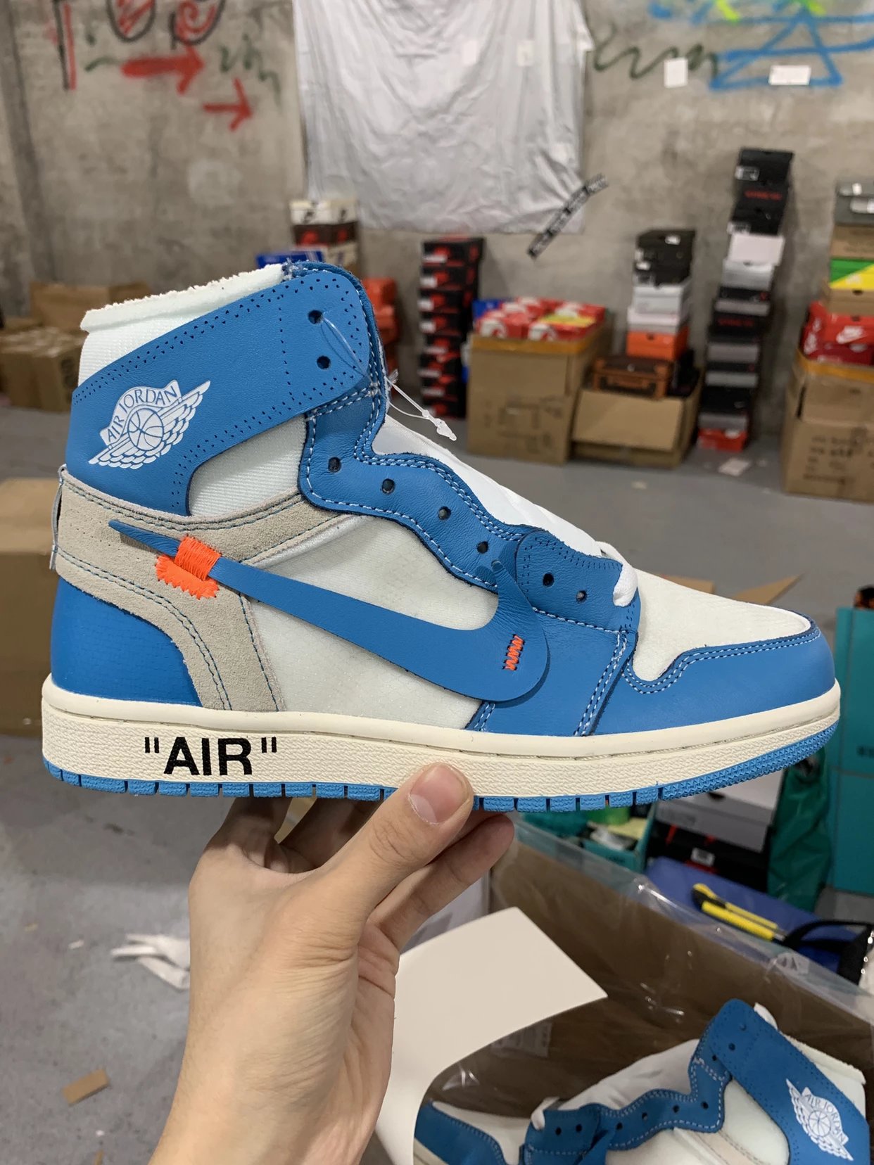 Air Jordan 1 Retro High Off White University Blue