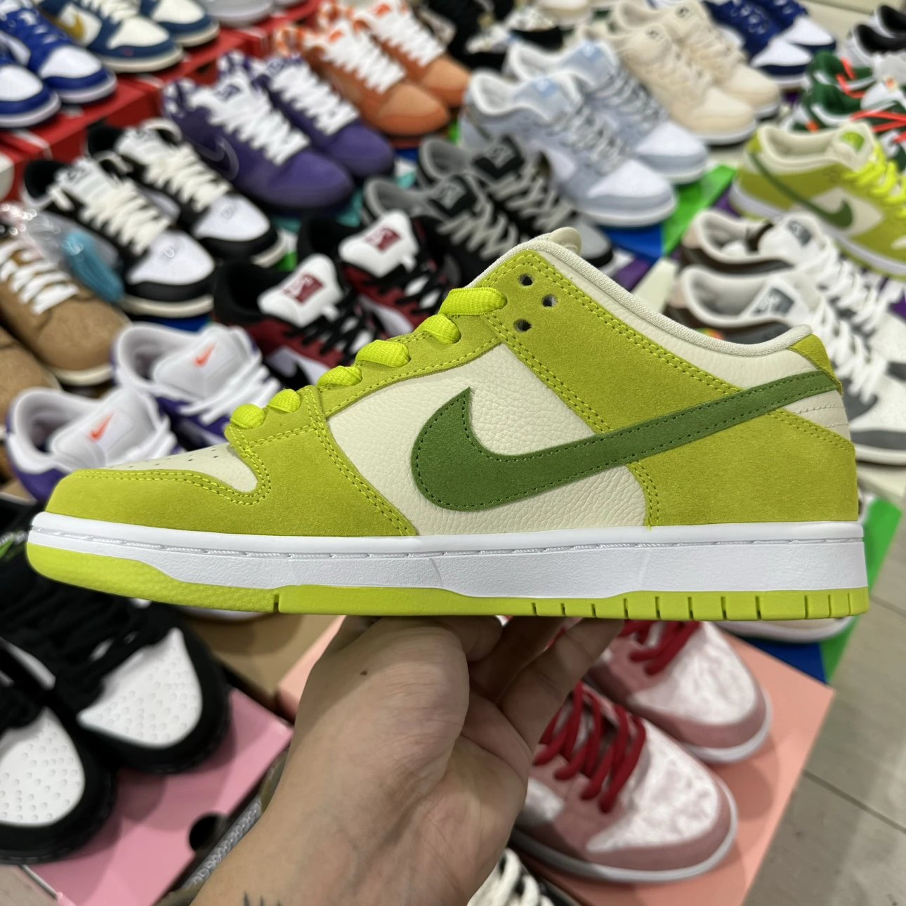 SB Dunk Low Pro Light Green