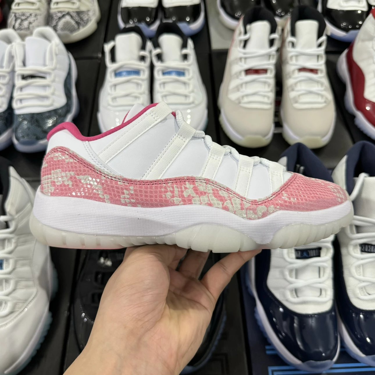 Air Jordan 11 Retro Low white Pink