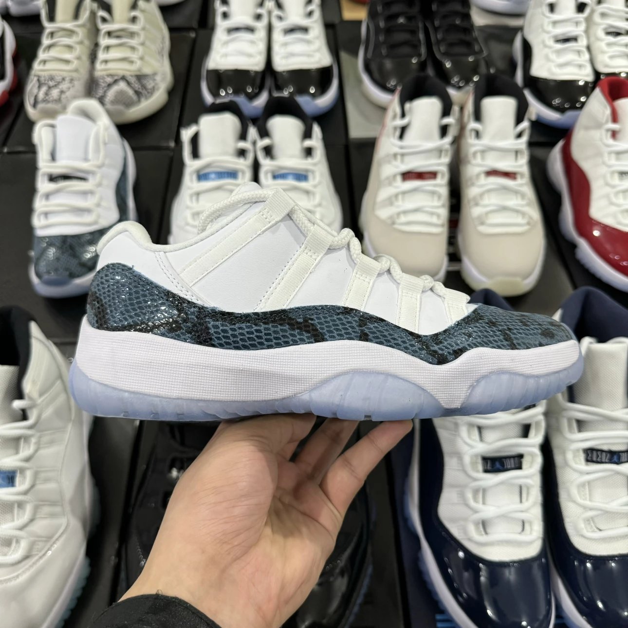 Air Jordan 11 Retro Low Snake Blue