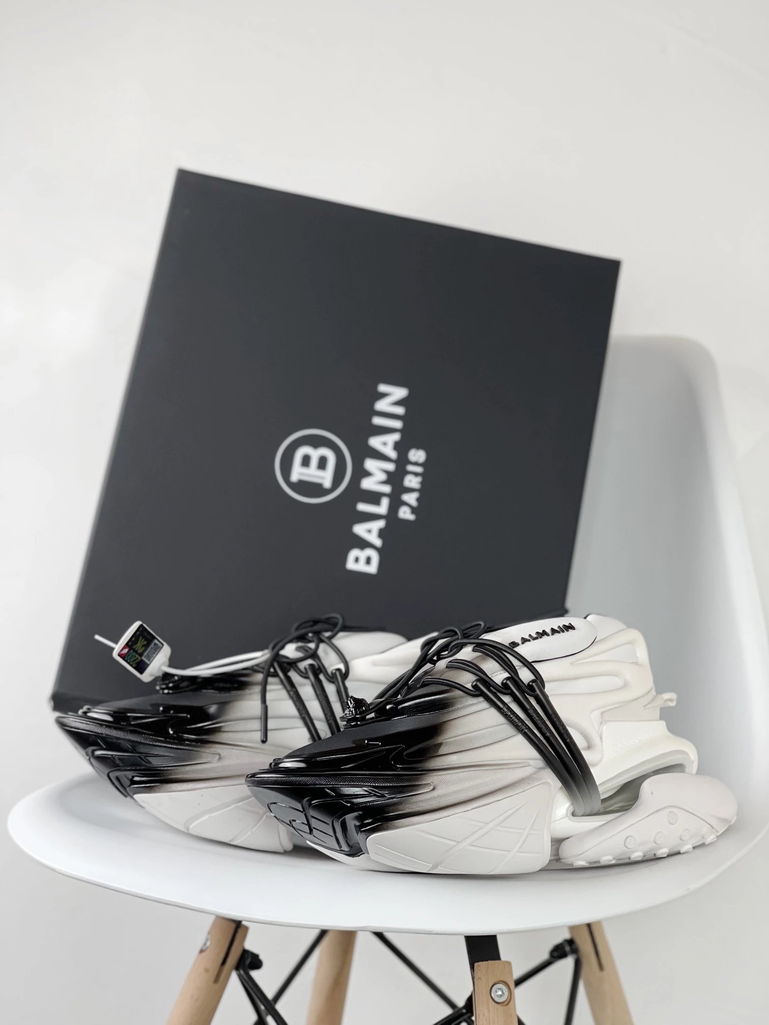 2022 Balmain Bullet Shoes White & Black