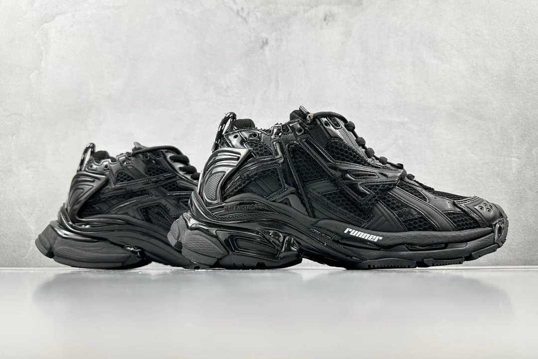 balenciaga runner all black shoes