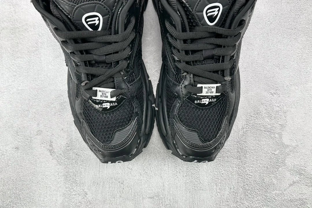 balenciaga runner all black shoes