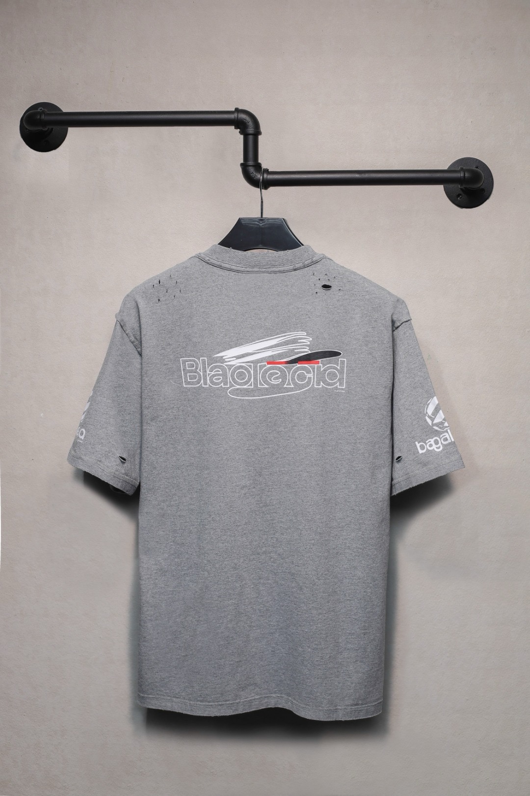balencisga ai generated grey tee