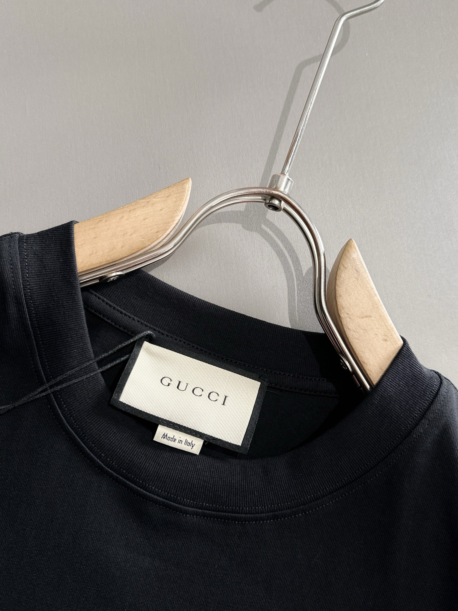 gucci 2025 stitching and embroidery cream and black tee