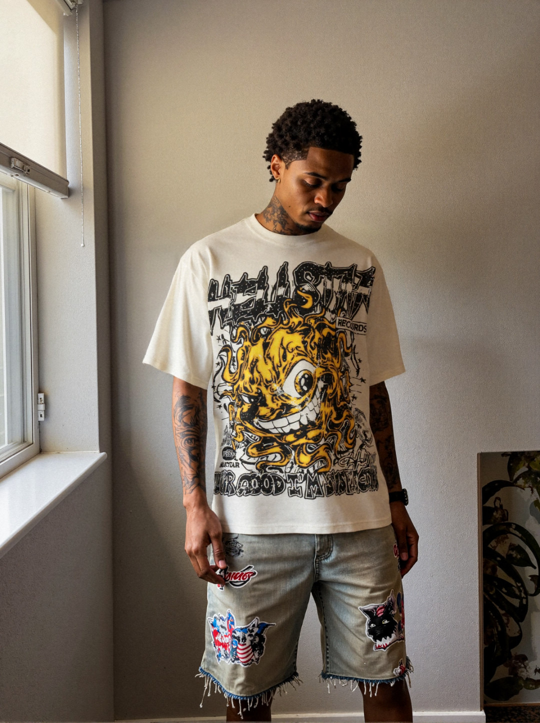 Hellstar Flame Face Print Tee Beige (need one size up)