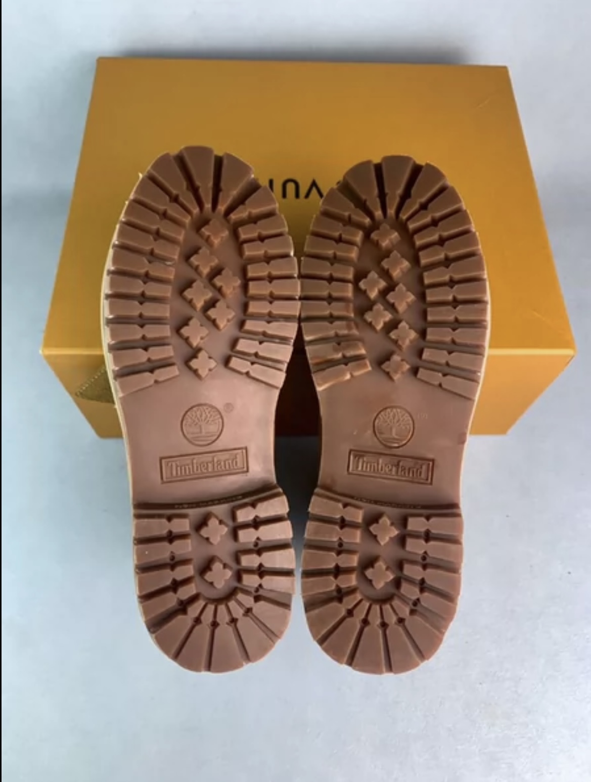 LV & Timberland 6-ln Ankle Boot Brown Color