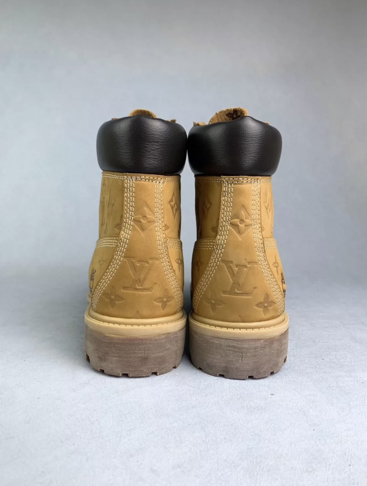 LV & Timberland 6-ln Ankle Boot Brown Color