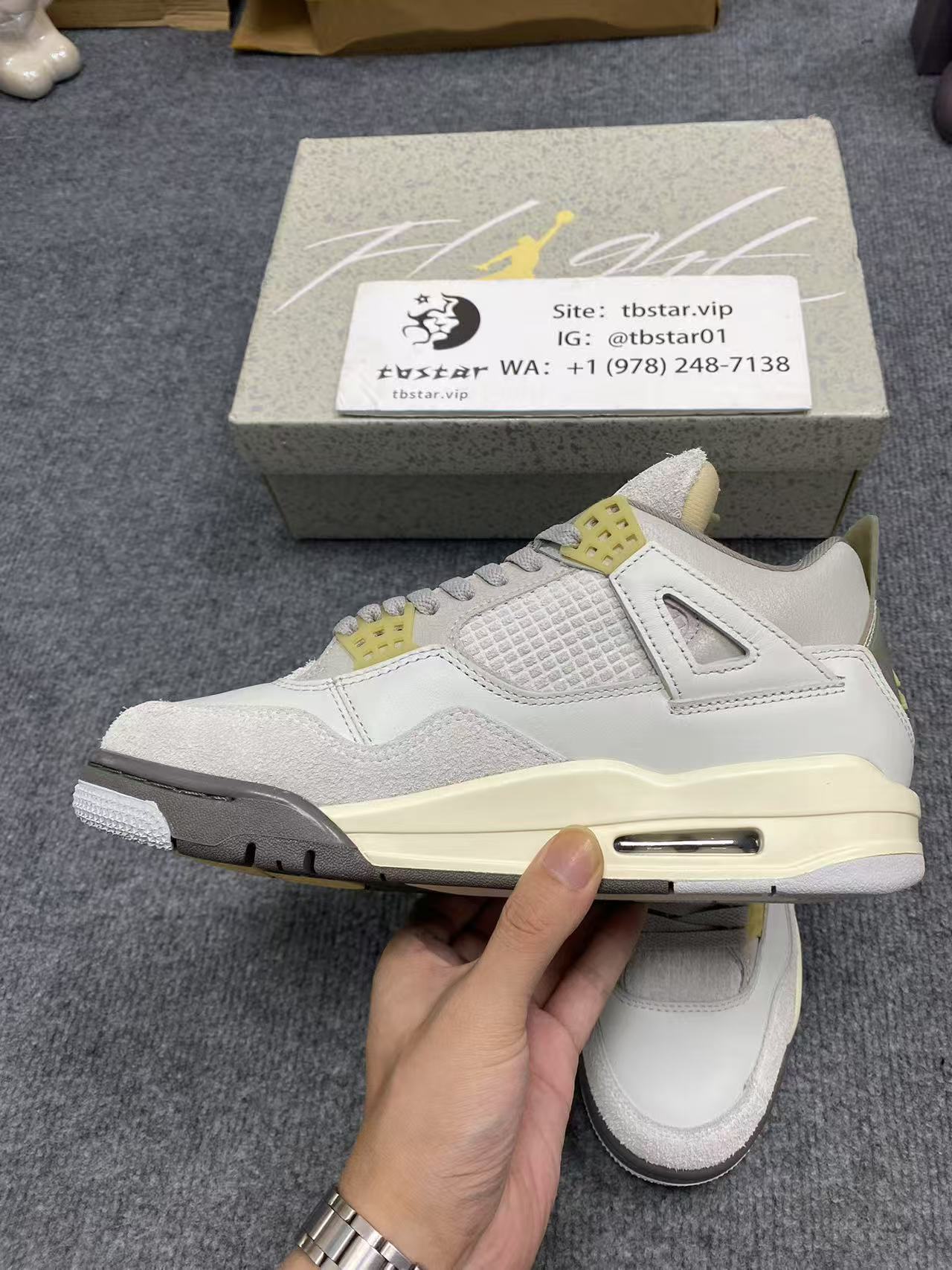 Air Jordan 4 Retro SE Craft Photon Dust