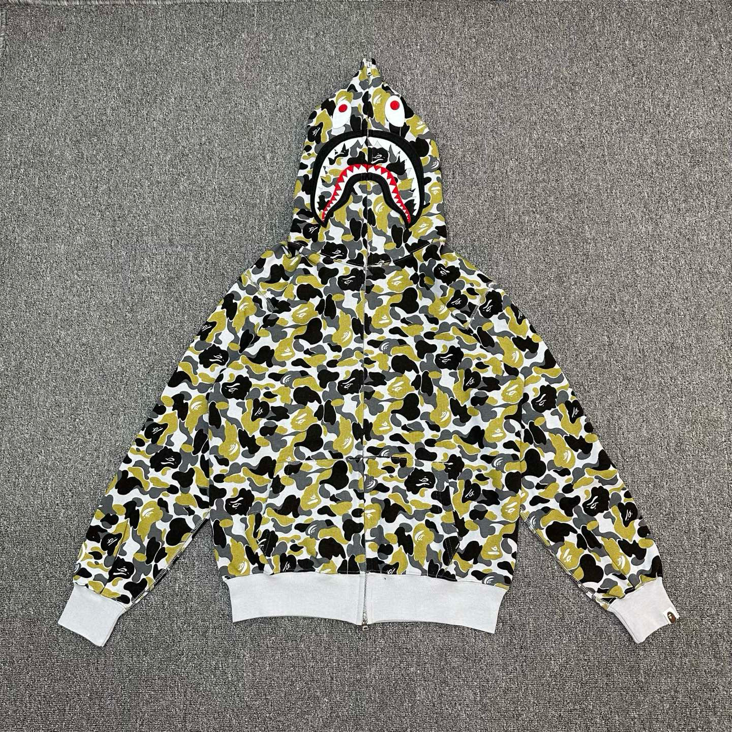 1:1 best quality Bape embroidered camouflage hooded coat with shark hat-yellow