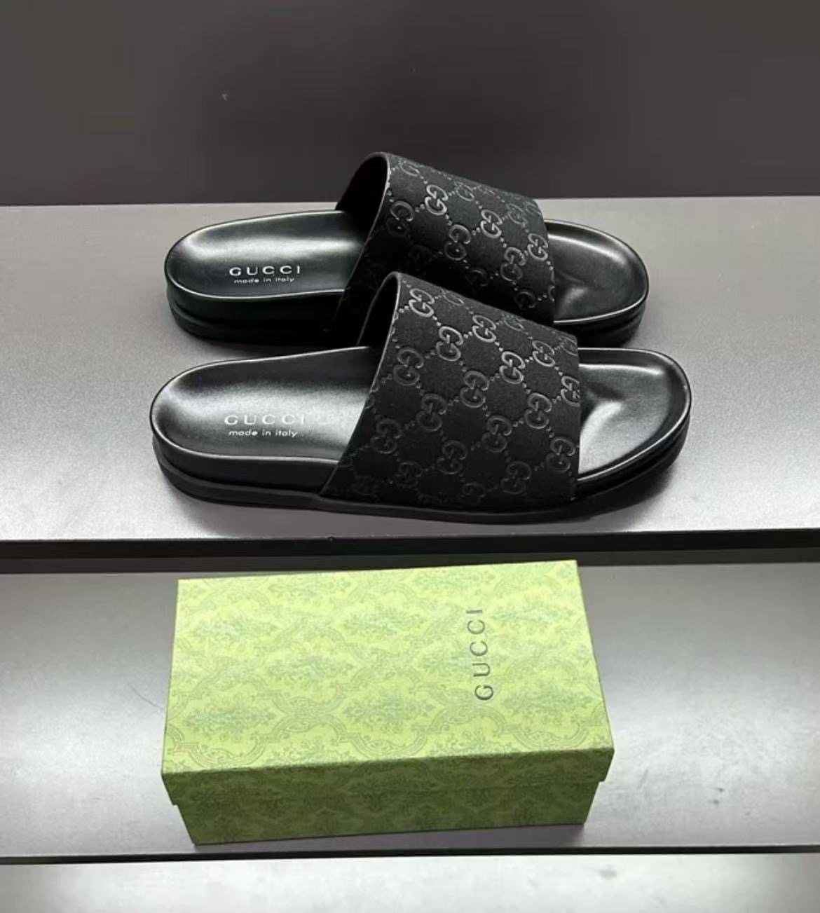 Gucci black printed slippers