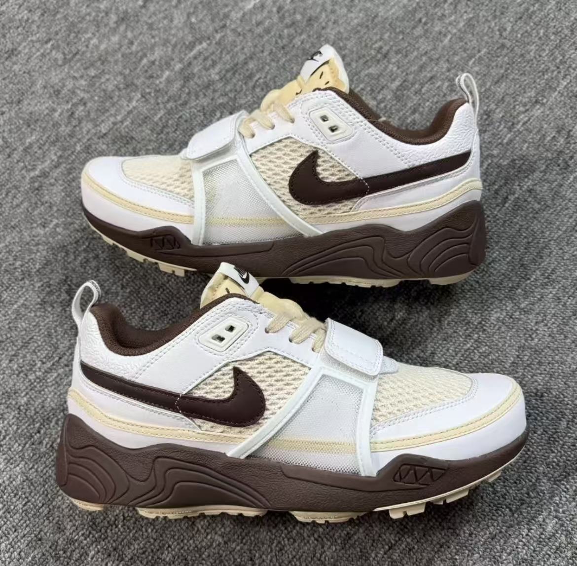 Nike x Travis Scott x  ZOOM Field JAXX "White/Light Chocolate”