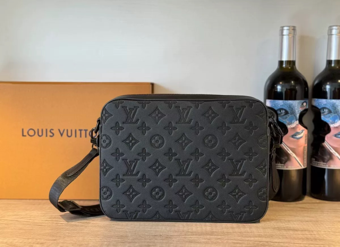 LV Trio Message Bag 3 in one Black color