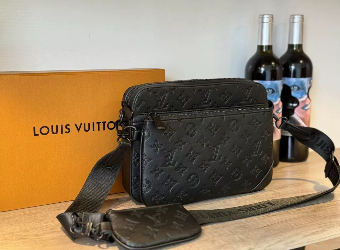 LV Trio Message Bag 3 in one Black color