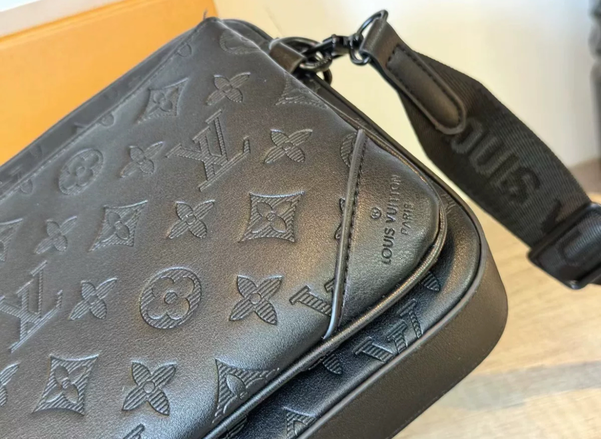 LV Trio Message Bag 3 in one Black color