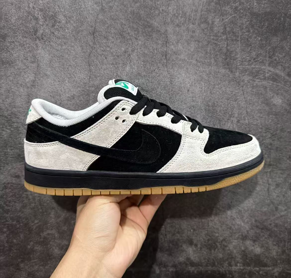 Nike SB Dunk Low "Black Pigeon"